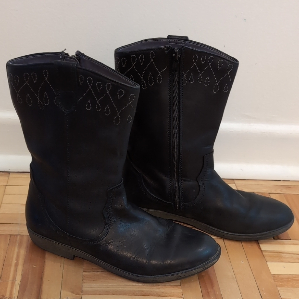 Clarks Black Leather Embroidered Heeled Boots Size 4.5